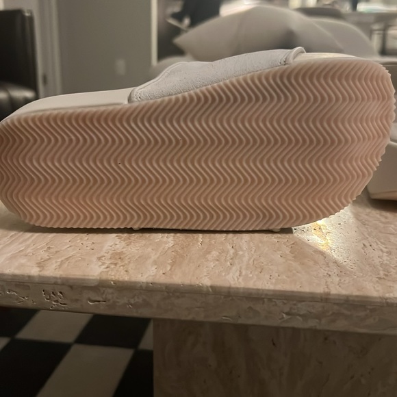 Y-3 Slides. UNISEX - Picture 4 of 9